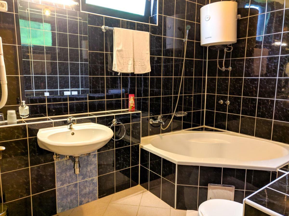 Motel Stecak Яйце Екстериор снимка