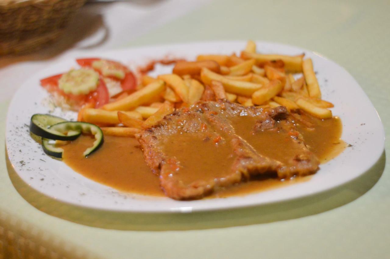 Motel Stecak Яйце Екстериор снимка