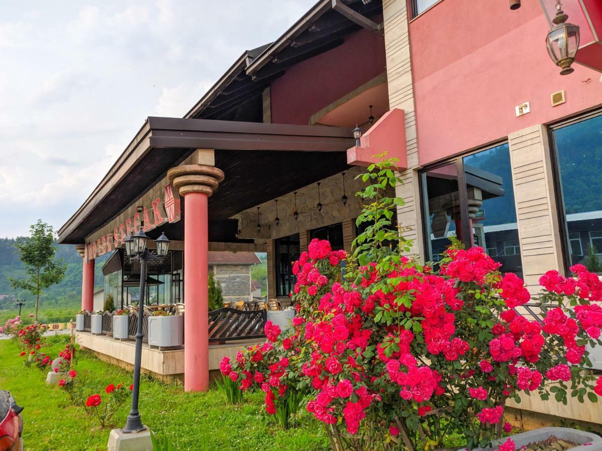 Motel Stecak Яйце Екстериор снимка
